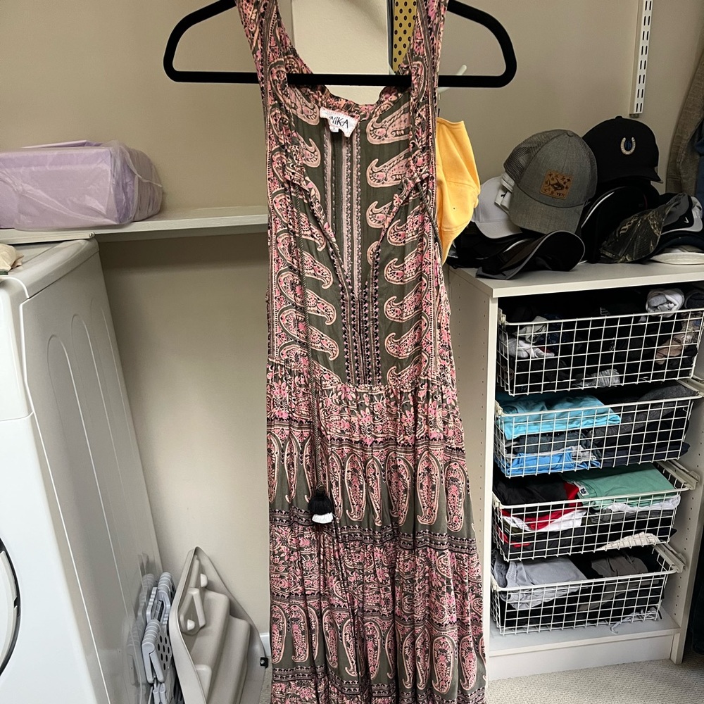 Sleeveless V-Neck Maxi Dress in Olive & Blush Paisley - Picture 5 of 10